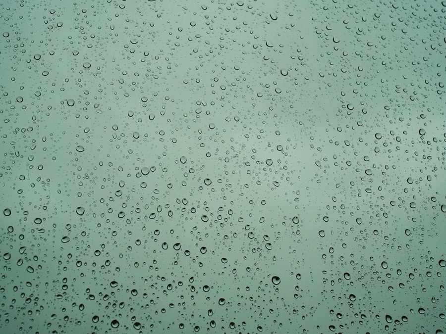 Gouttes de pluie sur une vitre