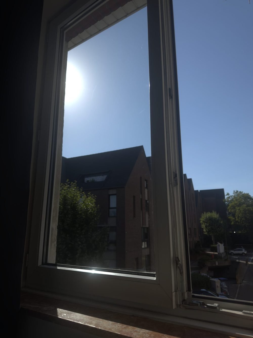 Vitre nettoyée par BoomClean BXL, vue dégagée et sans traces